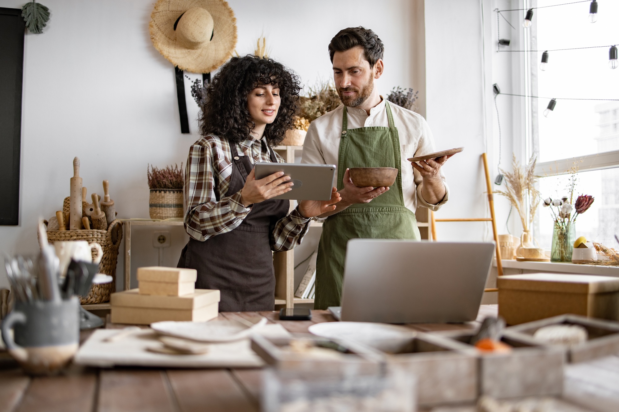 Reach more customers offsite: TV advertising for Etsy sellers